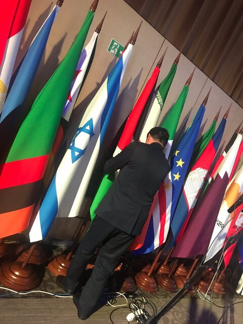 (تصویر) جابجایی پرچم ایران و اسراییل در اجلاس مسکو