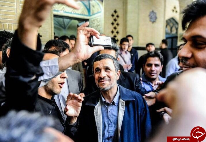 سلفی احمدی نژاد در مراسم ختم هادی نوروزی