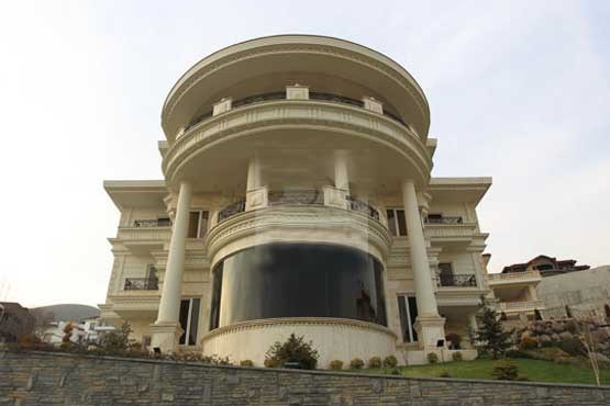 ویلای ۳۳ میلیاردی علی پروین خریدار نداشت