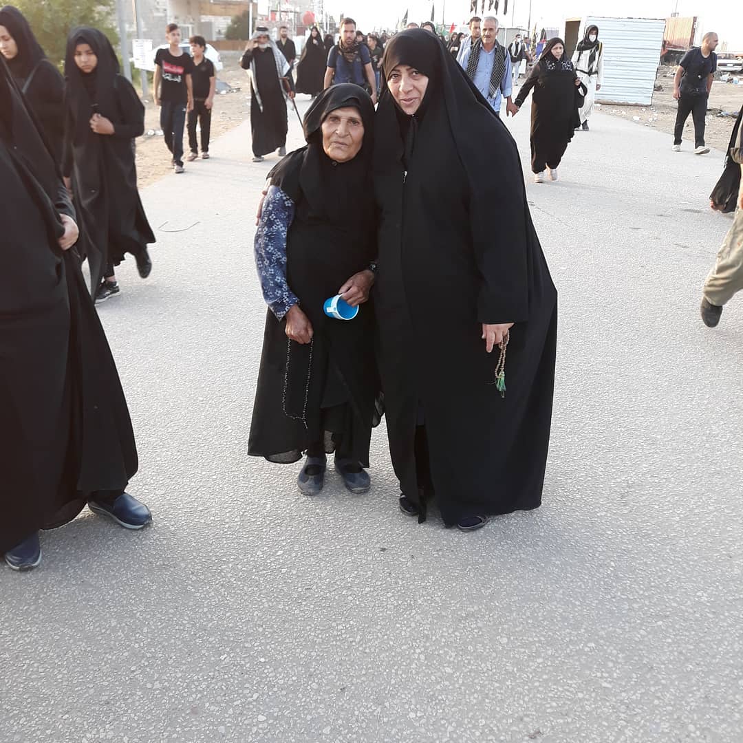 عکس/ خواهر مسیح علی‌نژاد در پیاده‌روی اربعین