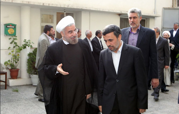 لبخند روحانی به منع احمدی نژاد