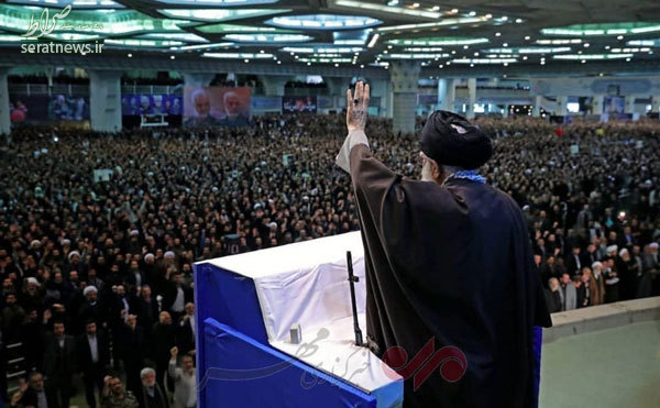 عکس/ سلاح رهبر انقلاب در نماز جمعه تهران