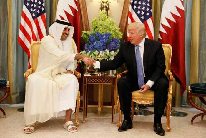 نتیجه تصویری برای عکس/ امیر قطر با دمپایی در حضور ترامپ