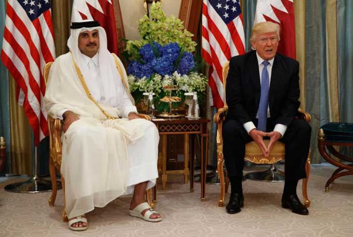 نتیجه تصویری برای عکس/ امیر قطر با دمپایی در حضور ترامپ