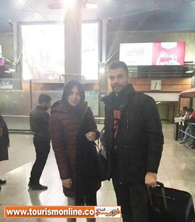 نتیجه تصویری برای حجاب همسر‌ با‌ز‌یکن ‌خا‌ر‌جی پرسپولیس در تهر‌ا‌ن! + عکس