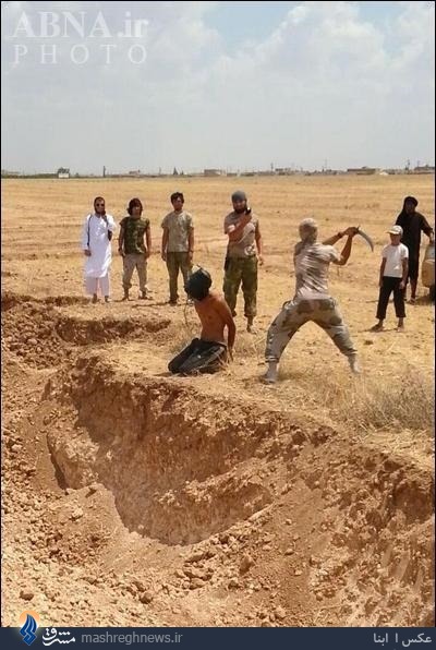 داعش با شمشیر گردن می‌زند + تصاویر
