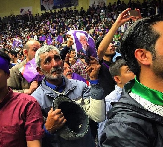 اهداي يك دستگاه وانت تندر ايران خودرو به «ميرزا آقا» (+عکس) اهداي يك دستگاه وانت تندر ايران خودرو به «ميرزا آقا» (+عکس)