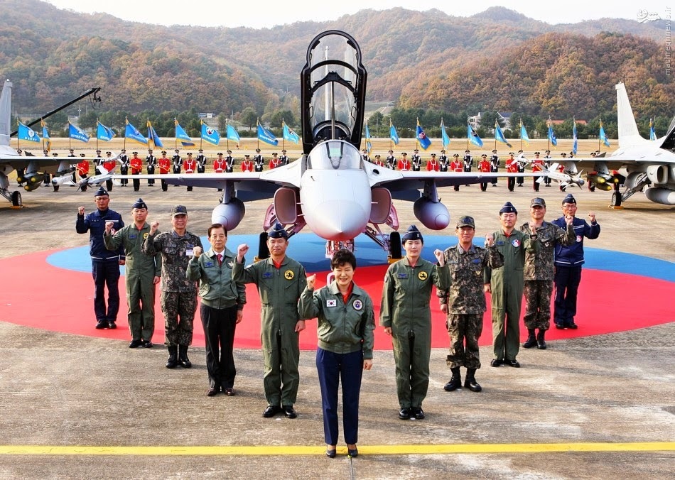عکس/ خانم رییس جمهور در کابین جنگنده