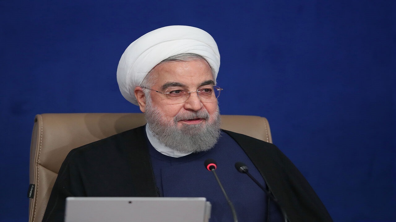 روحانی: رهبر انقلاب الگوی خوبی در عمل به دستورالعمل‌های بهداشتی بودند