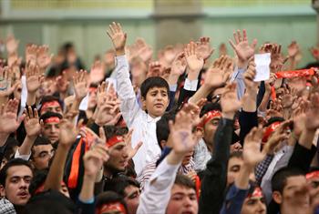 دیدار هزاران نفر از اعضای اتحادیه انجمن‌های اسلامی دانش‌آموزان با رهبر