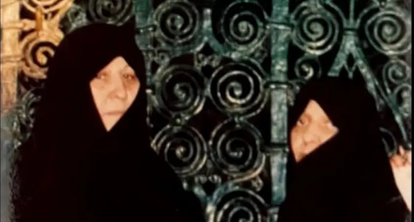 عکس دیده نشده از همسر آیت‌الله هاشمی و همسر شهید مطهری در مسجدالنبی