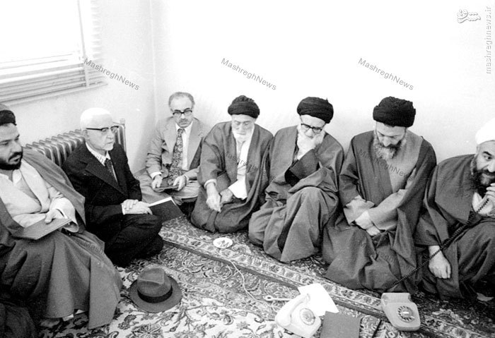 12 اردیبهشت 1358، آیت الله طالقانی، آیت الله بهشتی، آیت الله انواری، آیت الله سید ابوالفضل زنجانی، دکتر یدالله سحابی و ناصر میناچی درمنزل شهید آیت الله مطهری، ساعاتی پس از شهادت وی