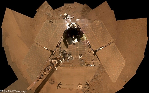 عکس چند لایه و متشکل از چندین فریم پانورامایی مریخ نورد از خودش/NASA