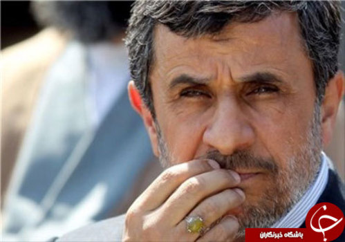  محمود احمدی نژاد رییس جمهور سابق کشورمان عادت داشت انگشتر عقیق زرد به دست داشته باشد.  