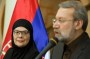 شمال نیوز: رئیس پارلمان صربستان که به ایران سفر کرده، امروز با حجاب کامل و مقنعه در دیدار با علی لاریجانی در مجلس حاضر شد.