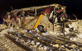 واژگونی اتوبوس فوتسالیست‌ها در جاده کرج ـ چالوس / ۱۹ نفر مصدوم شدند؛ یک نفر جان باخت + عکس
