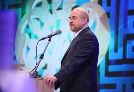  رئیس مجلس شورای اسلامی گفت: امروز اگر شاهد مشکلات اقتصادی برای مردم و افزایش فقر هستیم، این مشکلات حاصل ناکارآمدی و ضعف مدیران در امور است و باید مسئولیت آن را بپذیریم و به گردان دیگران نیندازیم ....