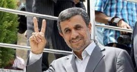 احمدینژاد برای ثبت نام در انتخابات ریاست جمهوری به ستاد انتخابات رفت