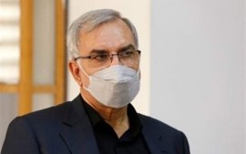 وزیر بهداشت با هشدار نسبت به اینکه پیک ششم کرونا در ایران و جهان در آبان ایجاد می‌شود، گفت: ما آمادگی کامل برای مبازره با بیماری کرونا در موج ششم را داریم، در همین راستا اکنون بیمارستان‌ها از نظر وضعیت دارویی، دستگاه‌های تنفسی در آماده باش هستند....