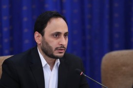 سخنگوی دولت گفت: طرح این است که اگر قرار است یارانه‌ای داده شود و مابه‌التفاوتی دریافت شود این مستقیماً برود سراغ کسانی که از بنزین استفاده نکردند / مسئله دیگر این بود که بخشی از مردم چند خودرو دارند و طبیعتاً چندبرابر کسی که یک خودرو دارد از این یارانه استفاده می‌کردند....