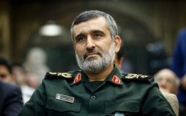 سردار حاجی‌زاده با بیان اینکه محرومیت و مشکلات اقتصادی مردم از جمله مسائلی بود که ذهن شهید سلیمانی را مشغول کرده بود گفت: حاج قاسم مخالف دیپلماسی نبود، بلکه مخالف وابستگی و سازش بود و به دولت قبل می‌گفت از این راه به جایی نمی‌رسید ....