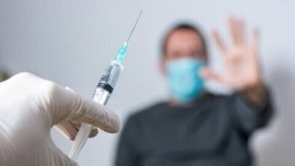 دیوان عدالت اداری: ادارات حق جلوگیری از ورود کارمندانی که واکسن نزدند را ندارند