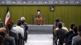 وظیفه جمهوری اسلامی حضور سخت‌افزاری و نرم‌افزاری در نظم جدید جهانی است/ دانشگاه امروز با دانشگاه اول انقلاب واقعاً قابل مقایسه نیست / جنگ اخیر اوکراین را باید عمیق‌تر و در چارچوب شکل‌گیری نظم جدید جهانی دید / از مسئولان، کار جدی و واقعی مطالبه کنید و آنها را از کار نمایشی برحذر بدارید