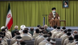 بسیج فقط برای میدان نظامی نیست/ مشکل ما را با آمریکا فقط باج دادن دائم حل می‌کند/ بسیجیان در قضایای اخیر مظلوم واقع شدند/ دشمن بدنبال برجام ۲ و ۳ یعنی رها کردن حضور منطقه‌ای و تولید سلاح‌های راهبردی بود / چشم بچه‌های تیم ملی فوتبال روشن که چشم ملت را روشن کردند
