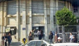 مشتری عصبانی گیلانی در بانک را روی کارمندان قفل کرد و رفت