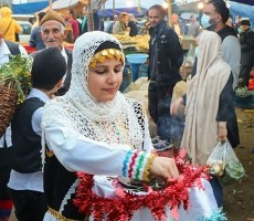 استقبال از نوروز با کارناوال شادی در گیلان