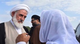 امام جمعه‌ای که مردم زاهدان برای ماندنش طومار جمع کردند