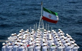 در تمام مناسبت‌های مذهبی و ملی، روی ناوشکن دنا برنامه داریم، روز 22 بهمن و قدس راهپیمایی هم/ ماجرای مهلت ۴۸ ساعته به هواپیمای فرانسوی/ دنا به راحتی از گورستان کشتی‌های دنیا عبور کرد/ اتفاق عجیبی که در مأموریت ناوشکن دنا رخ داد ....