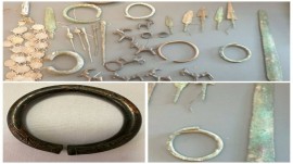 اقدام قابل تقدیر یک شهروند دانمارکی؛ اهدای اشیاء تاریخی ایرانی متعلق به مادربزرگش به سفارت ایران