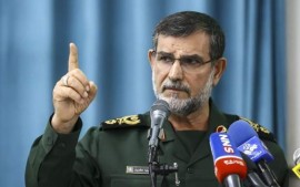 همسایگان ما باید بدانند پس از اتمام شیر گاو شیرده آن را ذبح می‌کنند هیچ‌گاه فکر نکنند که کشورهای فرامنطقه‌ای برای دفاع از آن‌ها در منطقه باقی می‌مانند/ خلیج فارس خانه ماست/ بیش از ۶۰ درصد نفت جهان از این منطقه خارج می‌شود