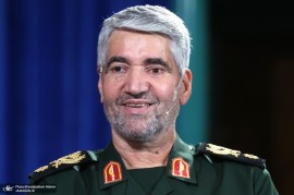 در پاویون، یکی از برادران پاسدار گفت که برادر محسن تماس گرفته و گفته که در کرمانشاه منافقین قصد حمله دارند؛ به کرمانشاه بروید. برادرها شک کردند؛ من برای اطمینان از دفتر فرماندهی کل سپاه کسب اطلاع کردم و بعد از بررسی مطمئن شدیم که خبر درست است....