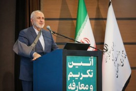 همه در یک کشتی نشسته ایم / وضعیت بد معیشت مردم اصولگرا و اصلاح طلب نمی‌شناسد /  این شرایط همه ما را آزار می‌دهد / بایستی با مردم مهربان باشیم و آن‌ها را باور کنیم که اگر اینچنین باشد، آینده بهتری برای کشور رقم خواهد خورد ....