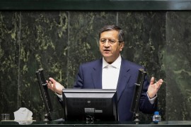 همتی: ایران در چنبره قاچاق، ناترازی و رانت خواری قرار گرفته است / در جنگ اقتصادی پیروز می شویم