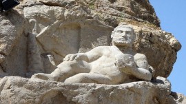 تندیسی که دوبار بی‌سر شد