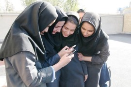پدران چگونه می‌توانند راهنمای دخترانشان در فضای مجازی باشند
