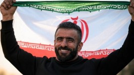 گرگ ایرانی آماده بالا بردن پرچم ایران در آمریکا