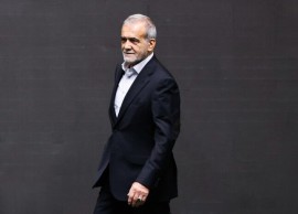 پورمختار: ممکن است برخی از یاران پزشکیان اکنون به مخالفان او تبدیل شده باشند/ اکرمی: حمایت مردم از رهبری هم دقیقاً به دلیل درایت و کیاست ایشان است