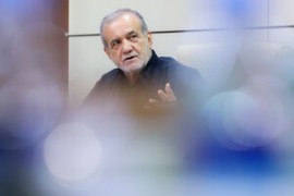 رئیس جمهور با بیان اینکه هیچ قدرتی نمی تواند مردم متحد و منسجم را به زانو درآورده و متوقف کند،گفت:تا زمانی که با هم هستیم و حمایت مردم را داریم هیچ مانعی نمی تواند حرکت رو به توسعه و پیشرفت ما شود....