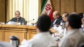  دبیر شورای عالی امنیت ملی گفت: ما در مسئله‌ی هسته‌ای نیز مذاکره را مسیر حل و فصل می‌دانیم. مذاکره‌ای عاقلانه و واقعی اما آنها با طرح مسائلی مثل موشکی نمی‌خواهند مذاکره شکل بگیرد ....