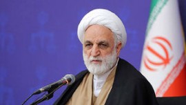  حجت‌الاسلام والمسلمین محسنی اژه‌ای رئیس قوه قضاییه گفت: در عفو معیاری اخیر برای آن دسته از محکومان که دارای شاکی خصوصی هستند، فرصتی لحاظ و تمهید شده تا بتوانند با کسب رضایت شکات خصوصی خود، مشمول عفو شوند ....