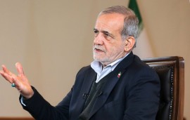 رئیس جمهور با اشاره به دشواری پذیرش مسئولیت در وضعیت فعلی کشور اظهار داشت: قبول مسئولیت در شرایط امروز، امری بسیار سخت و پیچیده است و به‌طور طبیعی هر فردی که عهده‌دار چنین مسئولیتی می‌شود، با فشارها، دشواری‌ها و نقدهای گسترده‌ای مواجه خواهد بود....