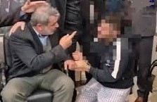 طناب دار پاره شد؛ بخشش قاتل جوان بابلسری با پادرمیانی حسن یزدانی+ فیلم