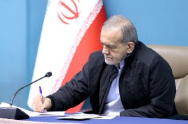 رئیس‌جمهور ضمن گرامیداشت سالروز تأسیس سپاه پاسداران انقلاب اسلامی،نوشت: در جنگ‌های تحمیلی اخیر آمریکایی و صهیونیستی، این نهاد انقلابی با واکنشی قاطع، هوشمندانه و ظفرمندانه، توطئه‌ها و اهداف شوم دشمنان را ناکام ساخت.