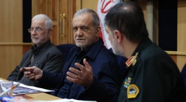 اکنون یا باید وارد مذاکره شویم، یا در وضعیت «نه جنگ و نه صلح» باقی بمانیم، یا مسیر جنگ را ادامه دهیم/ ترجیح عقلانی این است که پیروزی نیروهای مسلح در میدان نبرد، در عرصه دیپلماسی تکمیل شود/ چنانچه توافقی با در نظر گرفتن دغدغه‌های رهبر معظم انقلاب و مصالح ملت حاصل شود، بر عهد خود پایبند خواهیم بود/ این مقطع از تاریخ کشور، در بسیاری از ابعاد بی‌سابقه بوده