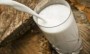 
خوردن شیر برای افراد مختلف باید مطابق با شرایط جسمانی آن‌ها صورت گیرد و مصرف برخی ترکیبات در شیر برای افراد می‌تواند مضر باشد.