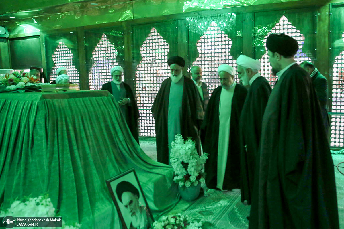 فاتحه خوانی محسنی اژه‌ای و سید حسن خمینی بر مزار آیت الله هاشمی رفسنجانی+ عکس
